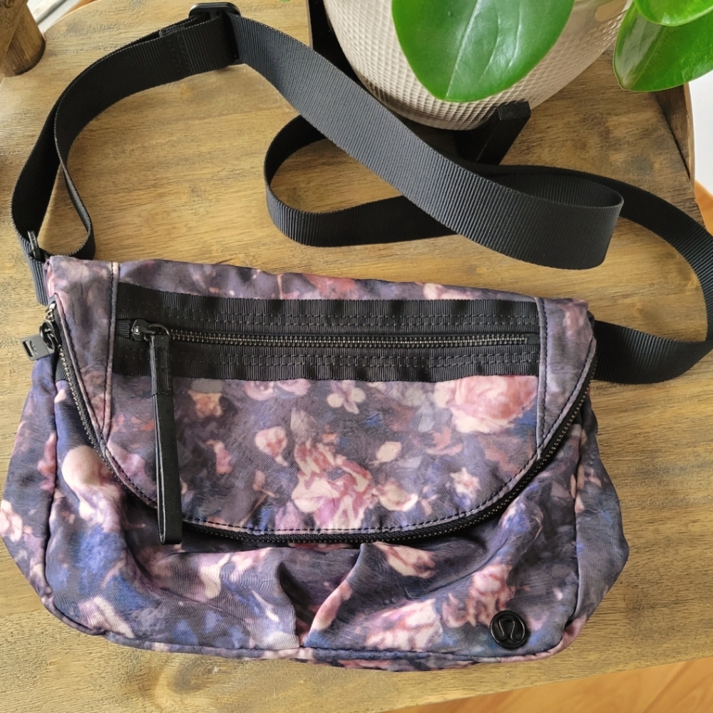 Lululemon Party Om Festival Bag ll Frosted Rose Crossbody